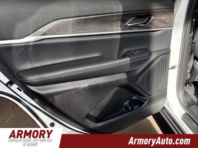 2027 Jeep Grand Cherokee Laredo Altitude
