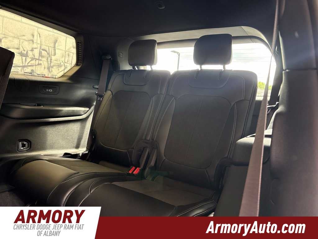 2027 Jeep Grand Cherokee Laredo Altitude