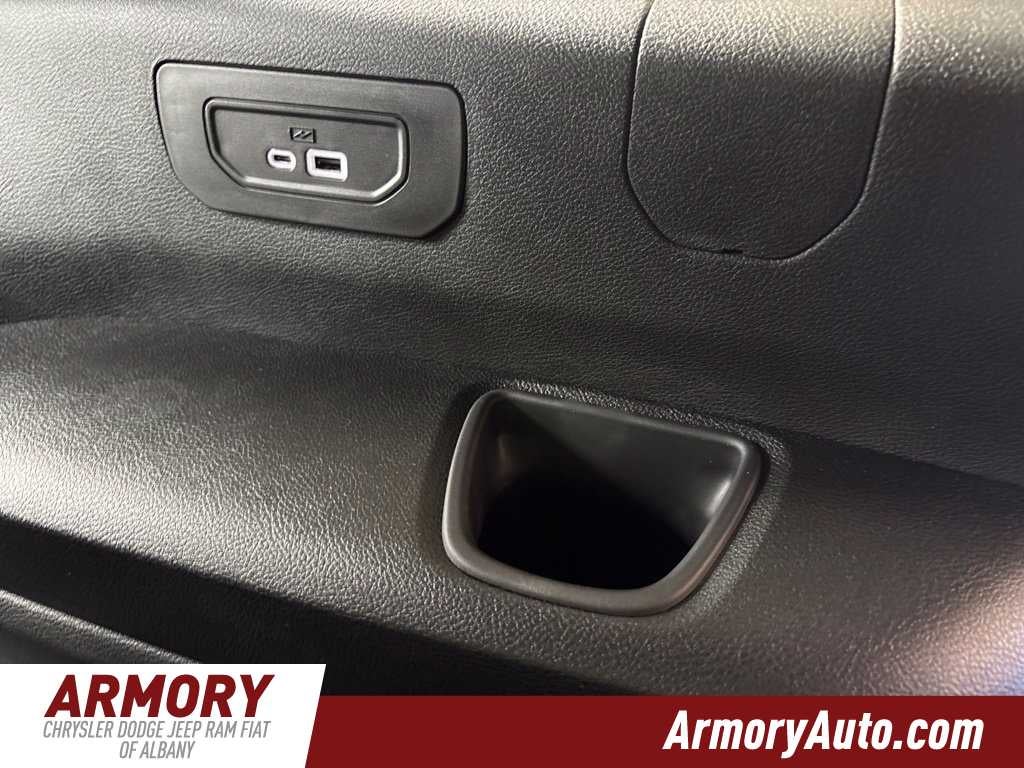 2027 Jeep Grand Cherokee Laredo Altitude