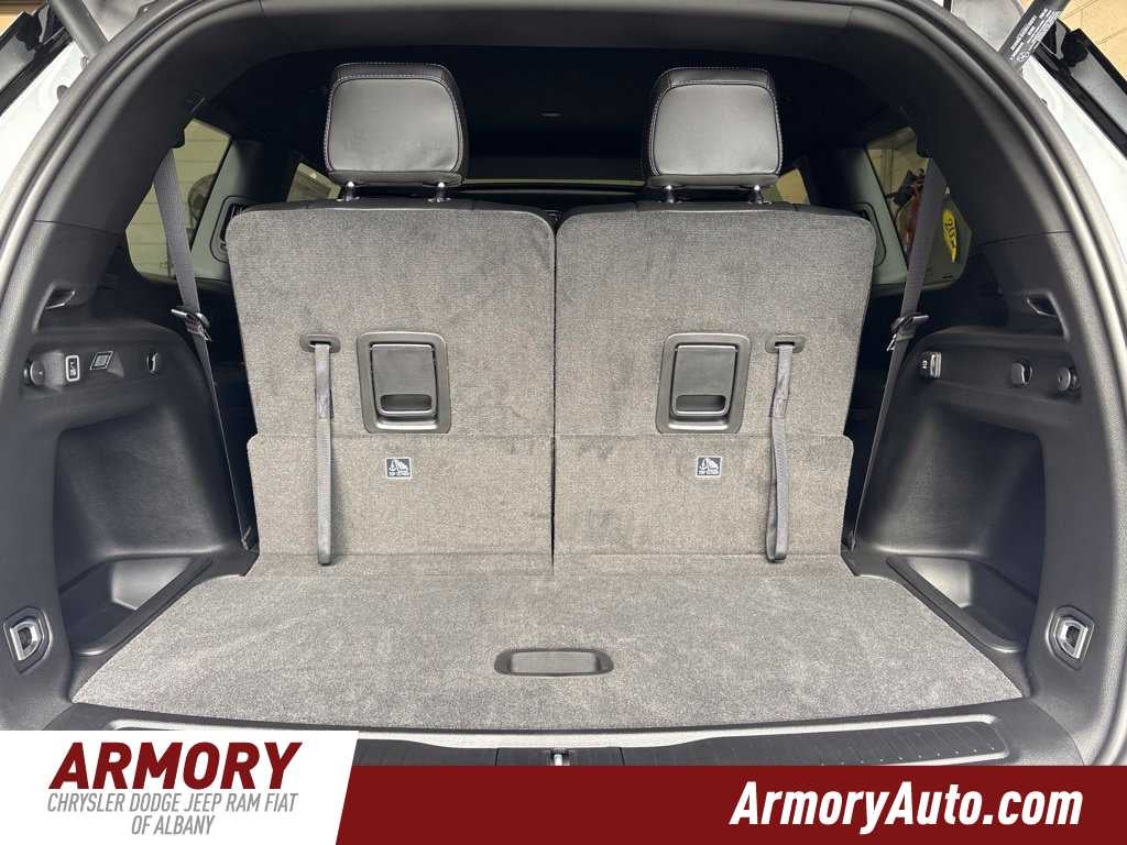 2027 Jeep Grand Cherokee Laredo Altitude