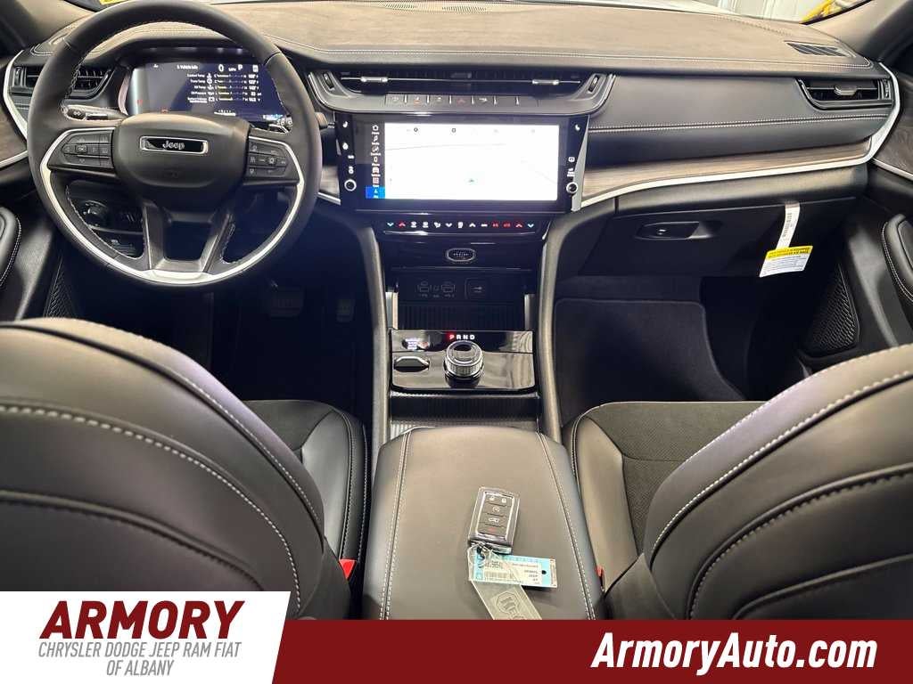 2027 Jeep Grand Cherokee Laredo Altitude