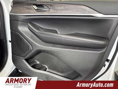 2027 Jeep Grand Cherokee Laredo Altitude