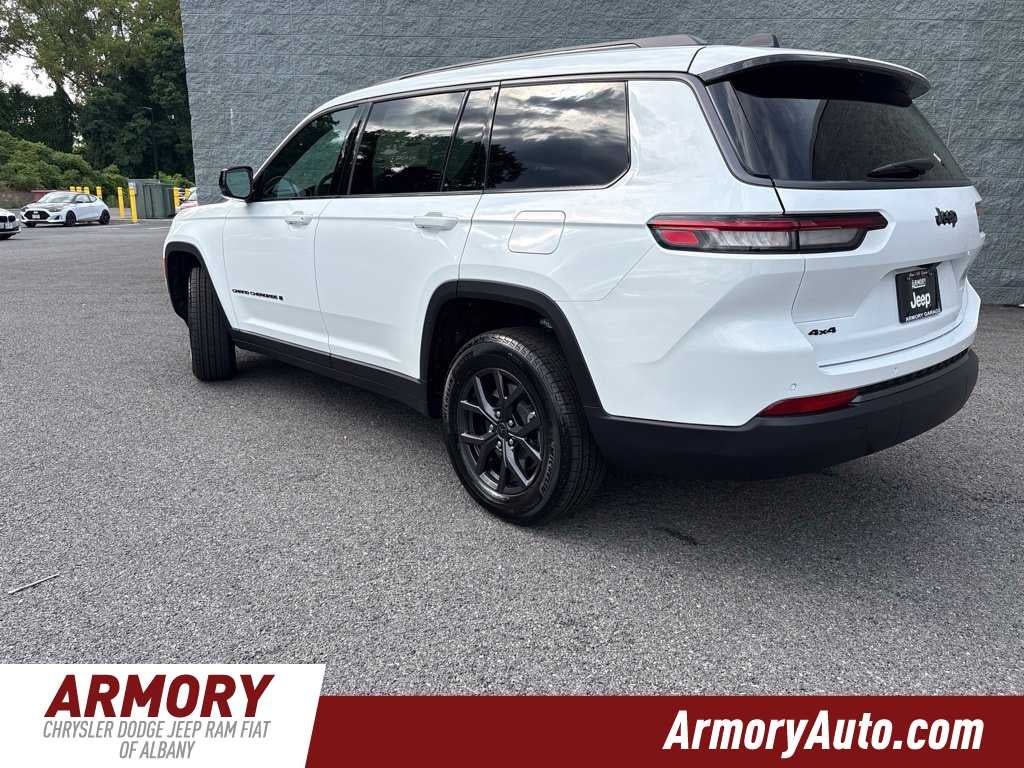 2027 Jeep Grand Cherokee Laredo Altitude