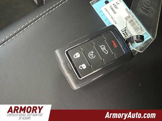 2027 Jeep Grand Cherokee Laredo Altitude