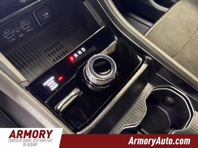 2027 Jeep Grand Cherokee Laredo Altitude