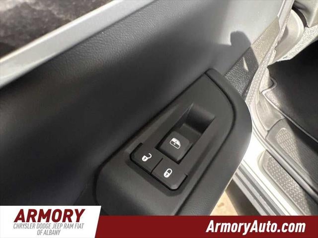 2027 Jeep Grand Cherokee Laredo Altitude