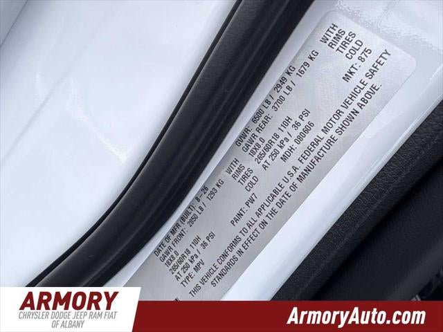 2027 Jeep Grand Cherokee Laredo Altitude
