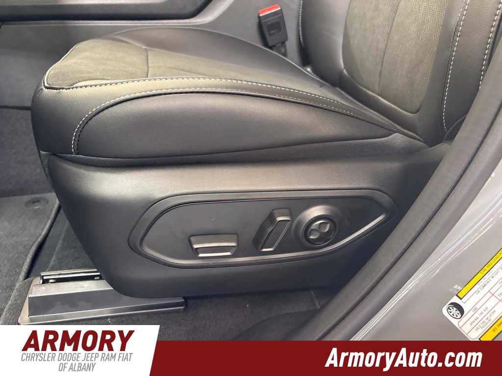 2027 Jeep Grand Cherokee L Laredo Altitude