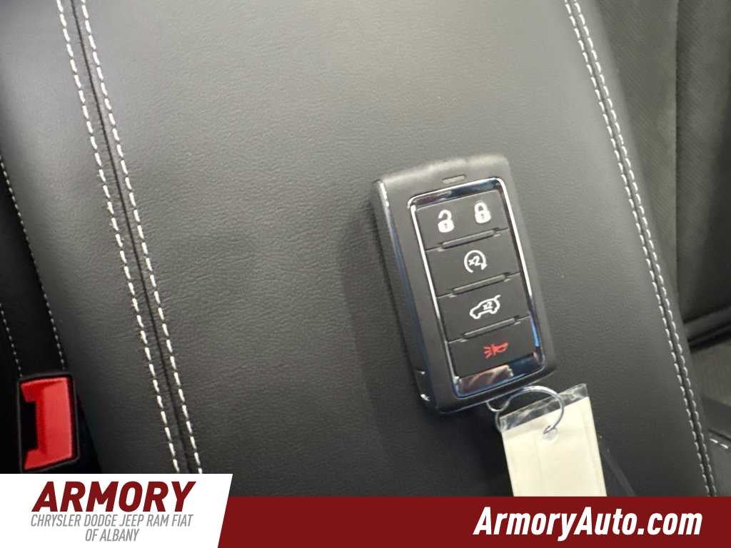 2027 Jeep Grand Cherokee L Laredo Altitude
