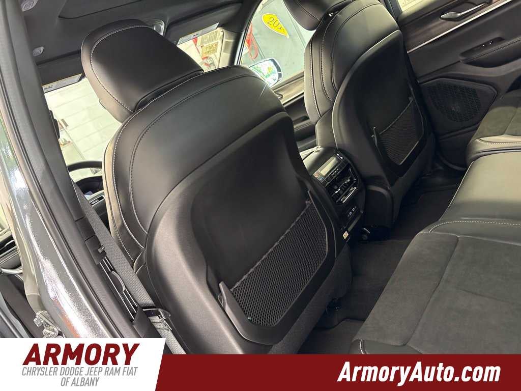 2027 Jeep Grand Cherokee L Laredo Altitude