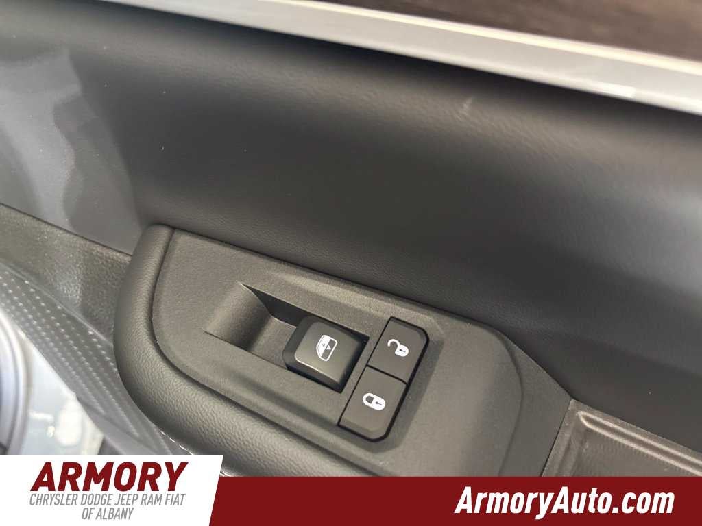2027 Jeep Grand Cherokee L Laredo Altitude