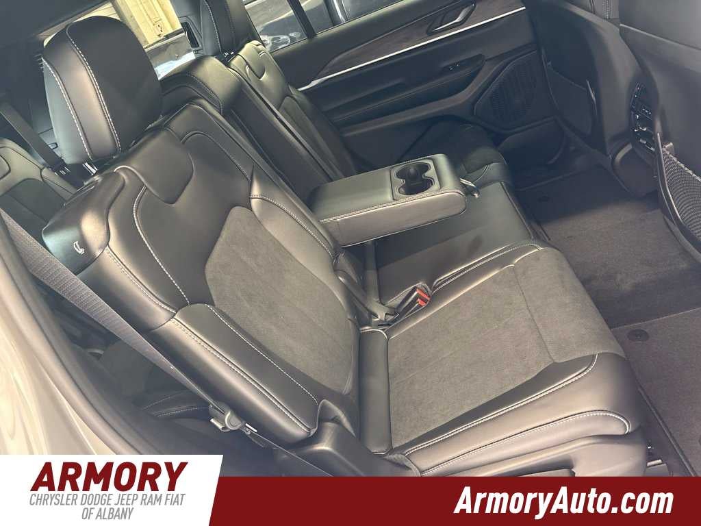 2027 Jeep Grand Cherokee L Laredo Altitude