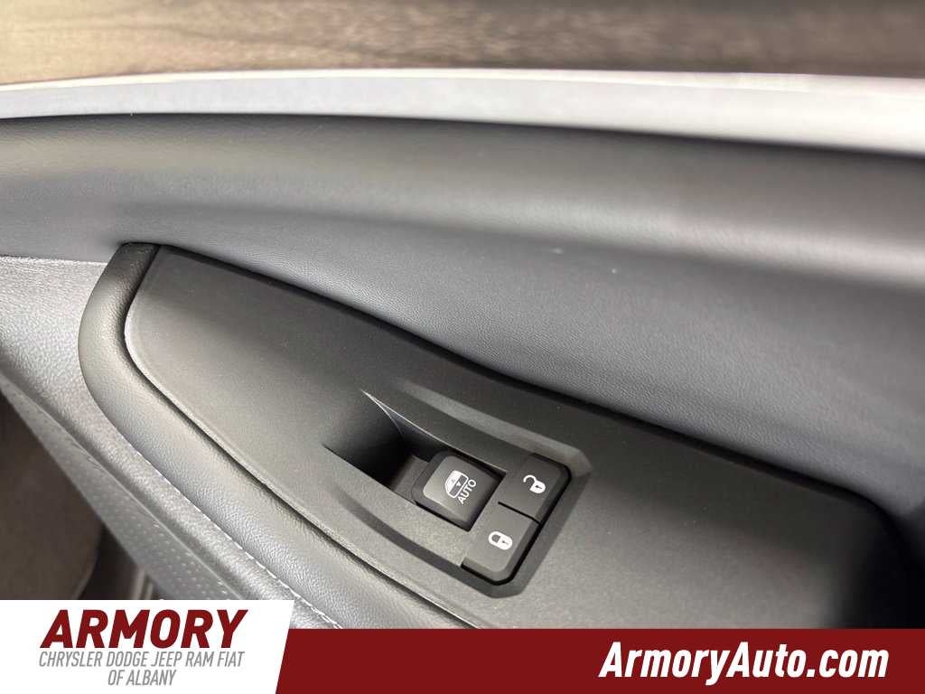 2027 Jeep Grand Cherokee L Laredo Altitude