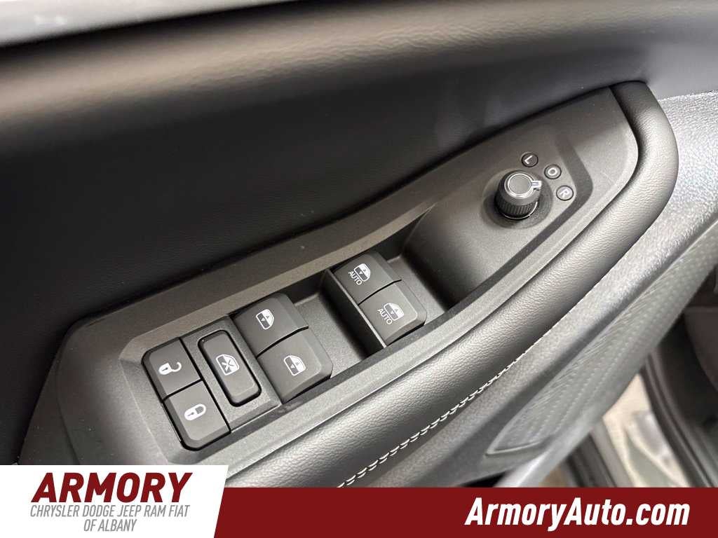 2027 Jeep Grand Cherokee L Laredo Altitude