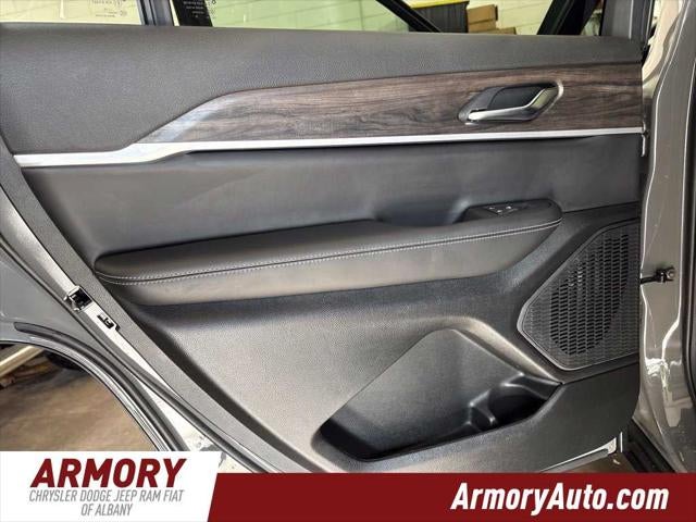 2027 Jeep Grand Cherokee L Laredo Altitude