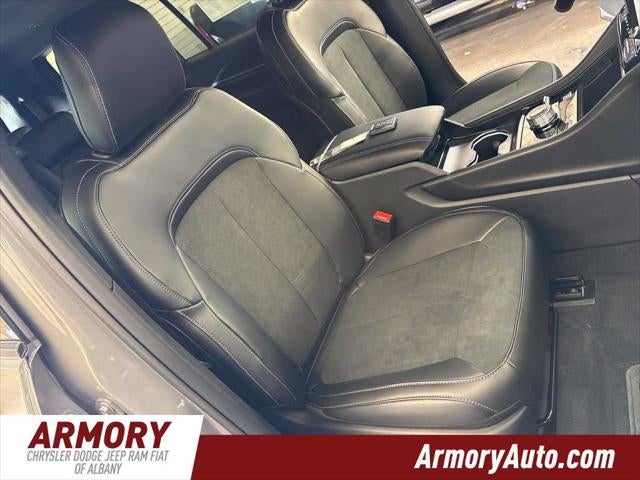 2027 Jeep Grand Cherokee L Laredo Altitude
