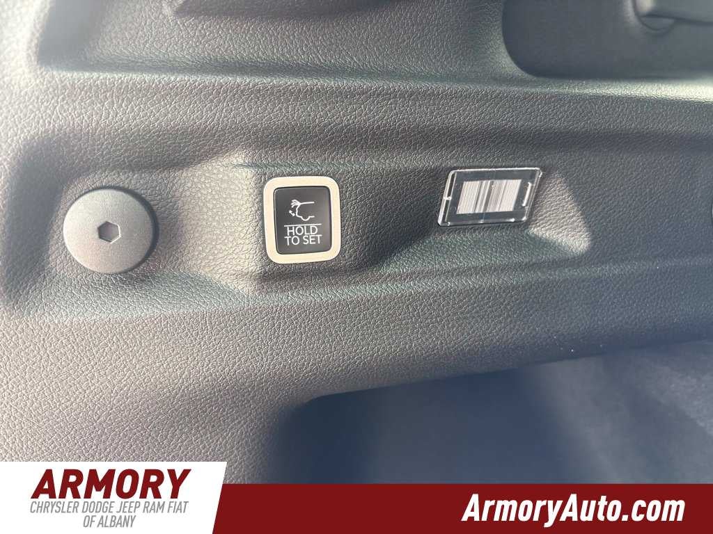 2027 Jeep Grand Cherokee L Laredo Altitude