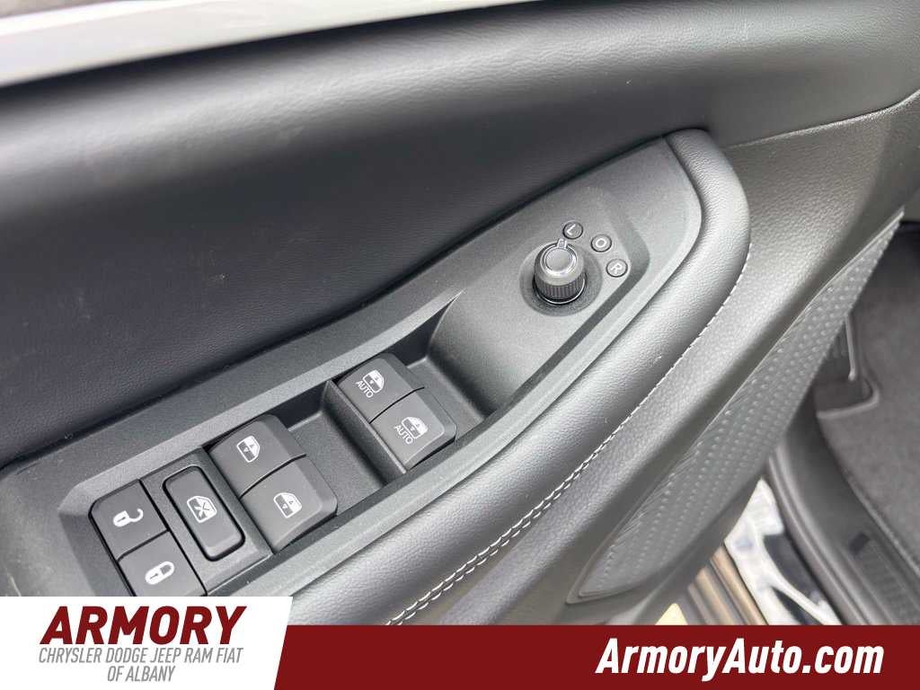 2027 Jeep Grand Cherokee L Laredo Altitude