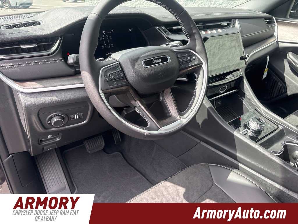 2027 Jeep Grand Cherokee L Laredo Altitude