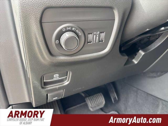 2027 Jeep Grand Cherokee L Laredo Altitude