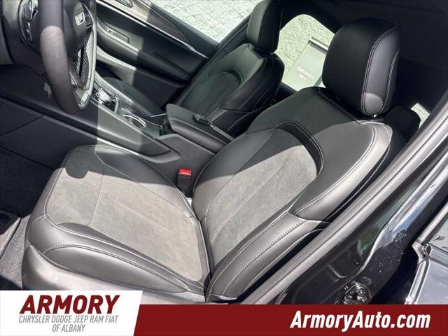 2027 Jeep Grand Cherokee L Laredo Altitude