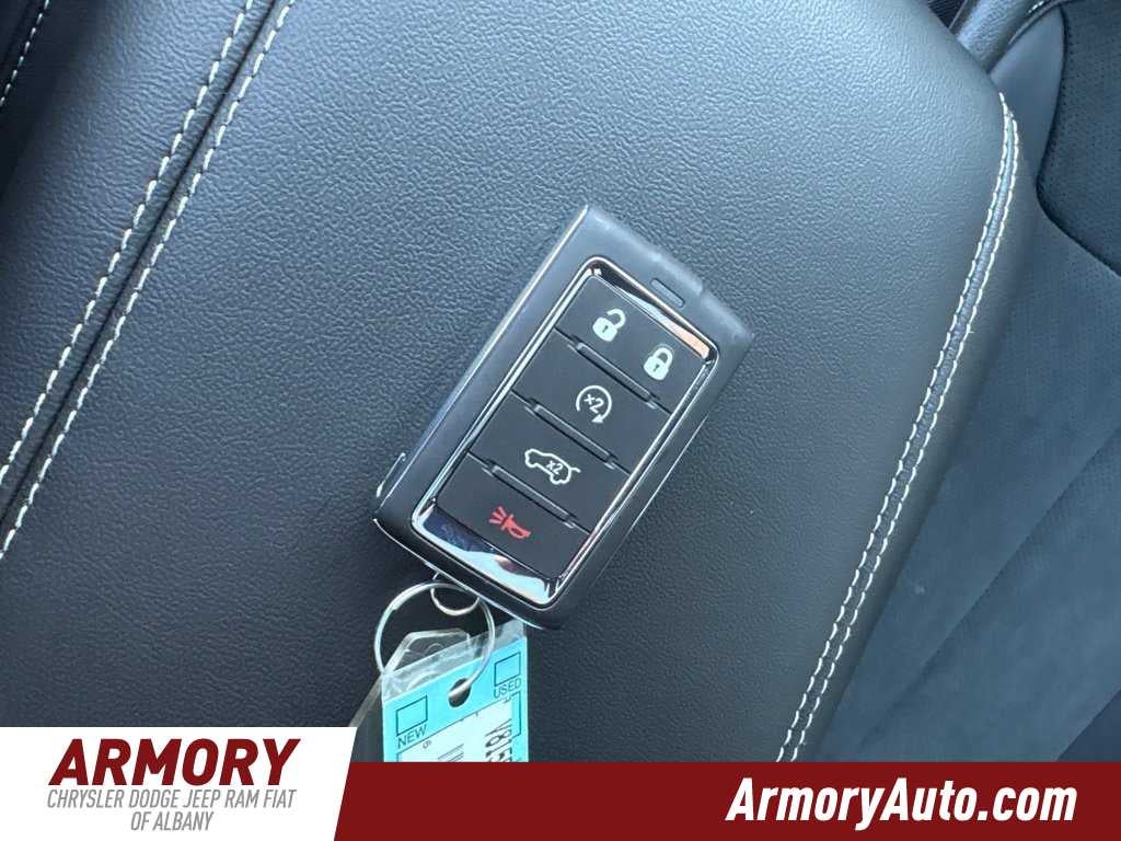 2027 Jeep Grand Cherokee L Laredo Altitude