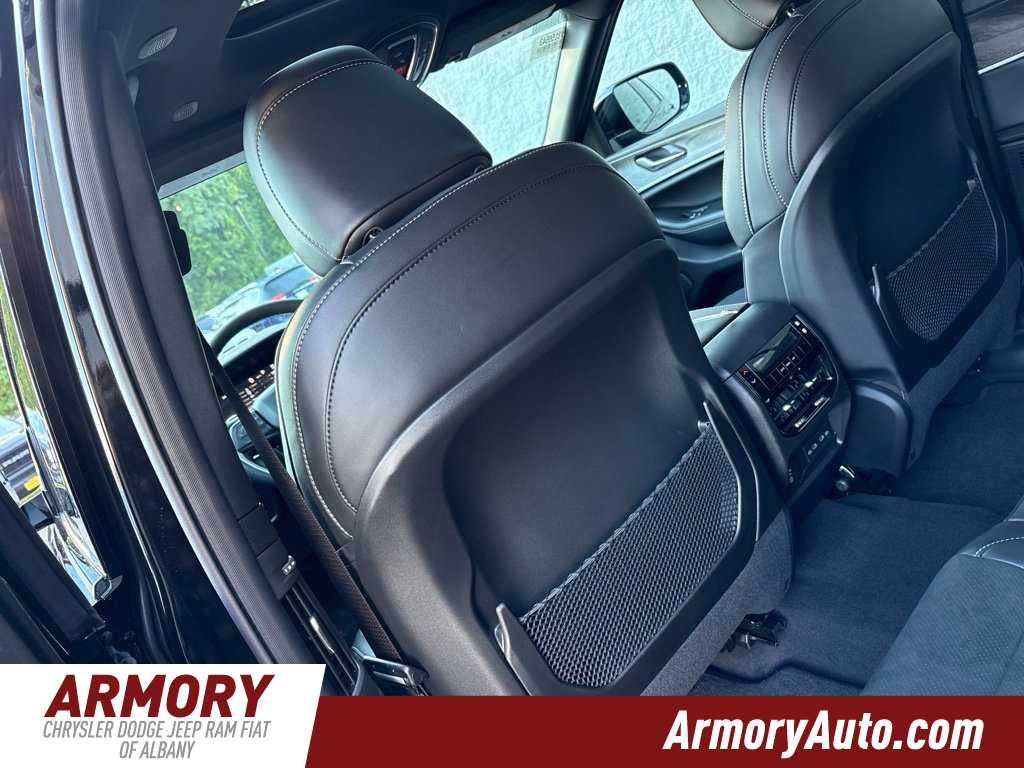 2027 Jeep Grand Cherokee L Laredo Altitude
