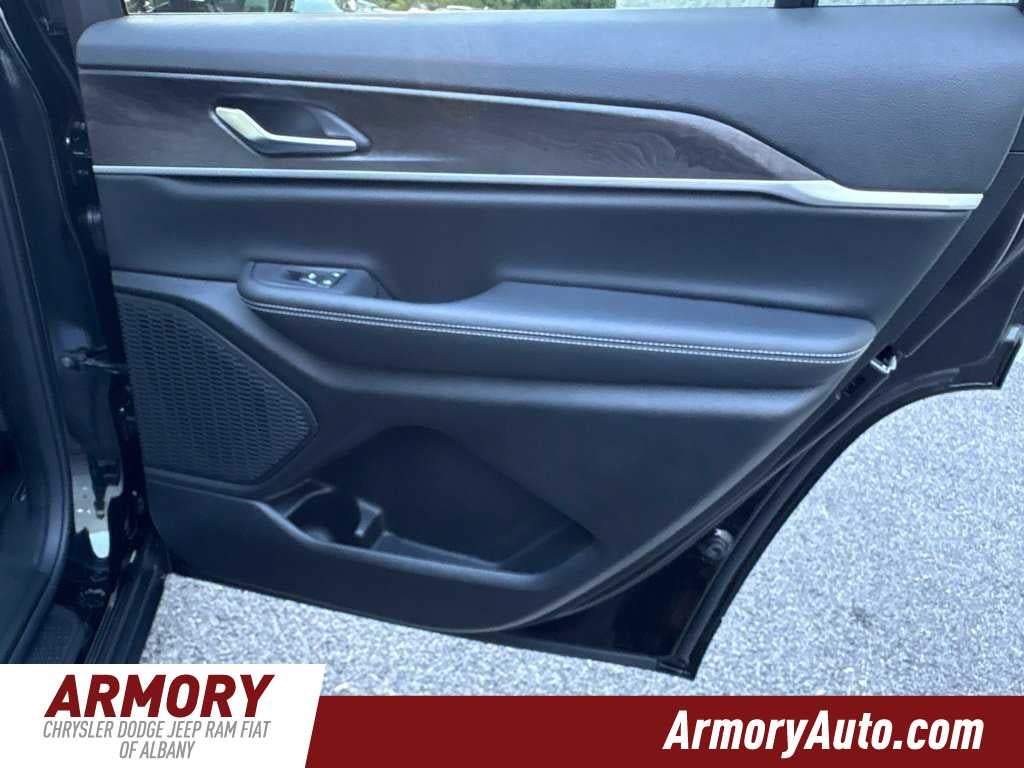 2027 Jeep Grand Cherokee L Laredo Altitude