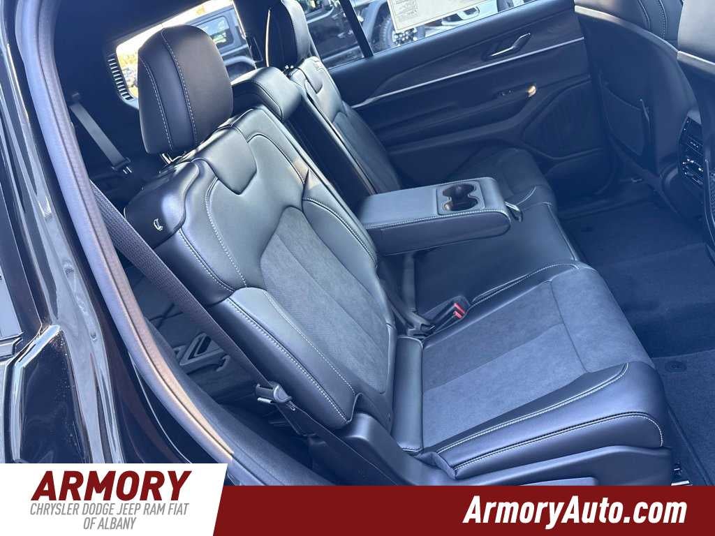 2027 Jeep Grand Cherokee L Laredo Altitude