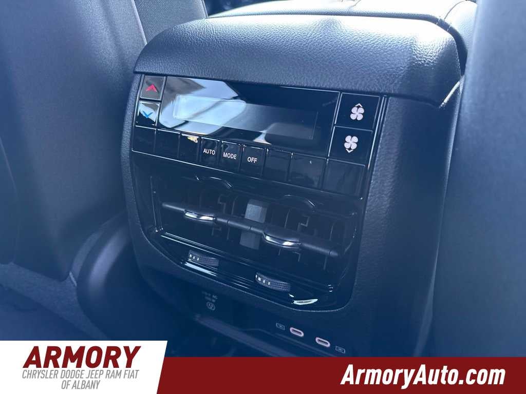 2027 Jeep Grand Cherokee L Laredo Altitude