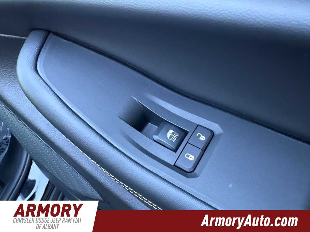2027 Jeep Grand Cherokee L Laredo Altitude