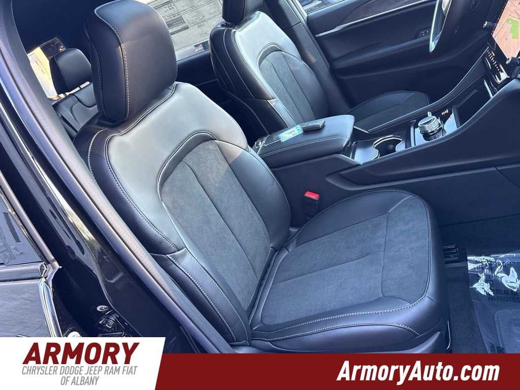 2027 Jeep Grand Cherokee L Laredo Altitude
