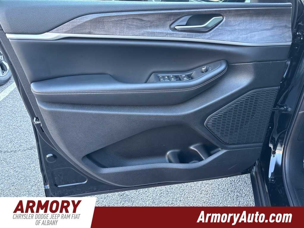 2027 Jeep Grand Cherokee L Laredo Altitude