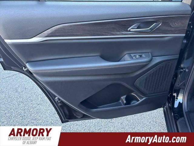 2027 Jeep Grand Cherokee L Laredo Altitude