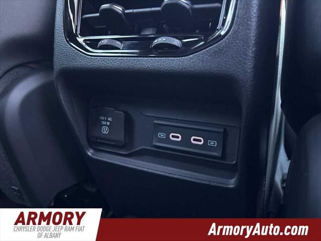 2027 Jeep Grand Cherokee L Laredo Altitude