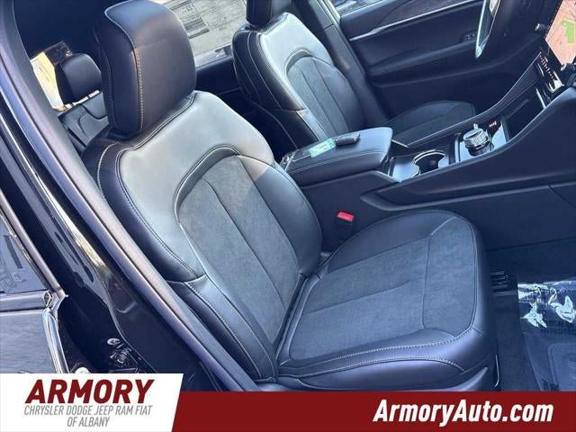 2027 Jeep Grand Cherokee L Laredo Altitude