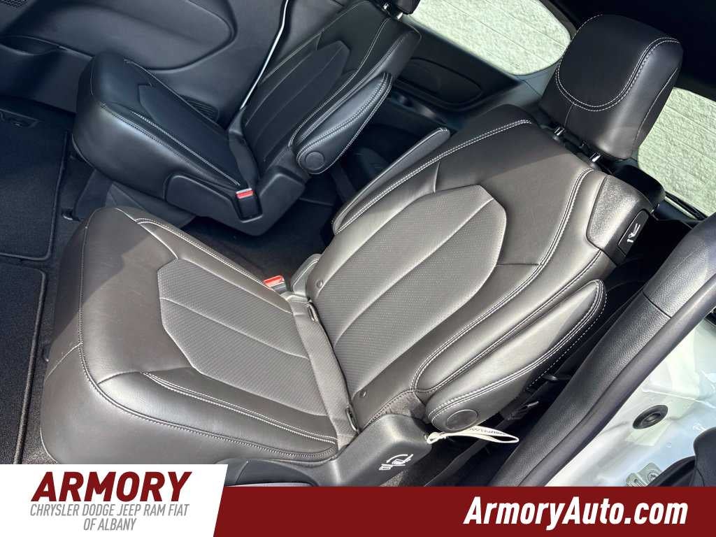 2027 Chrysler Pacifica Select