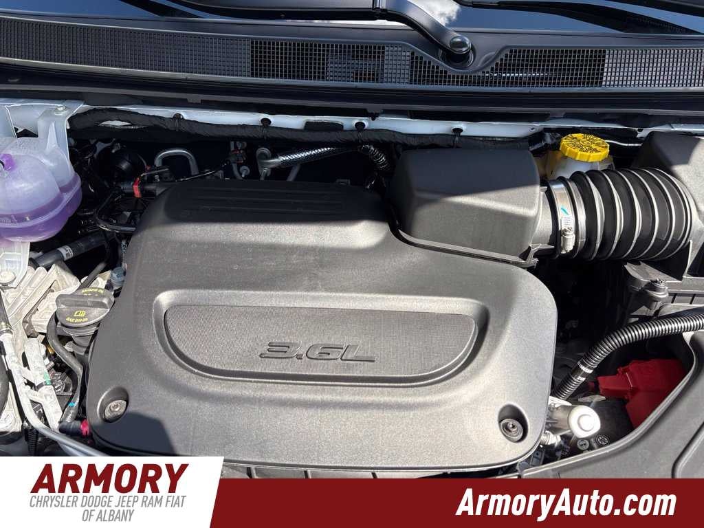 2027 Chrysler Pacifica Select