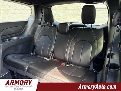 2027 Chrysler Pacifica Select