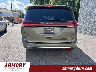 2027 Chrysler Pacifica Select