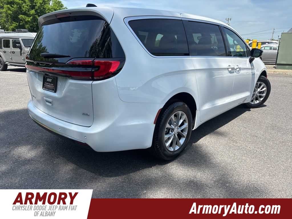 2027 Chrysler Pacifica Select